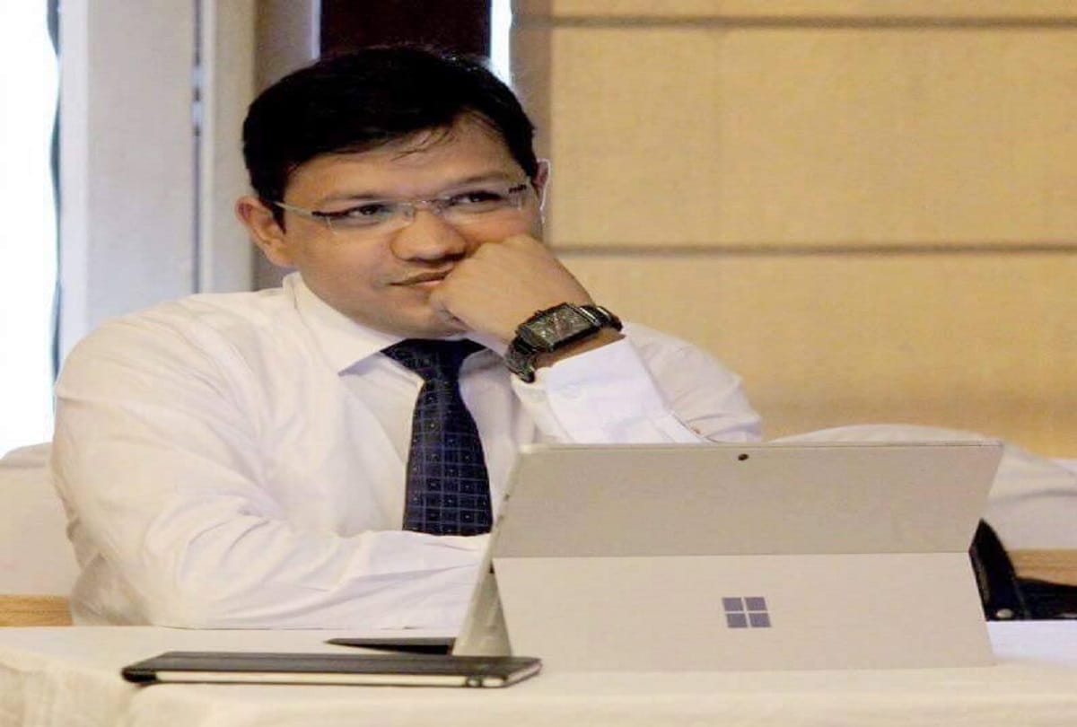 noida police feed to 3700 crores scam accussed anubhav mittal in restaurant