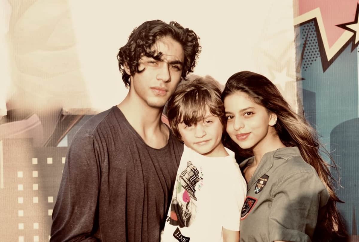 shah rukh khan shares aryan khan suhana khan and abram khan pictures