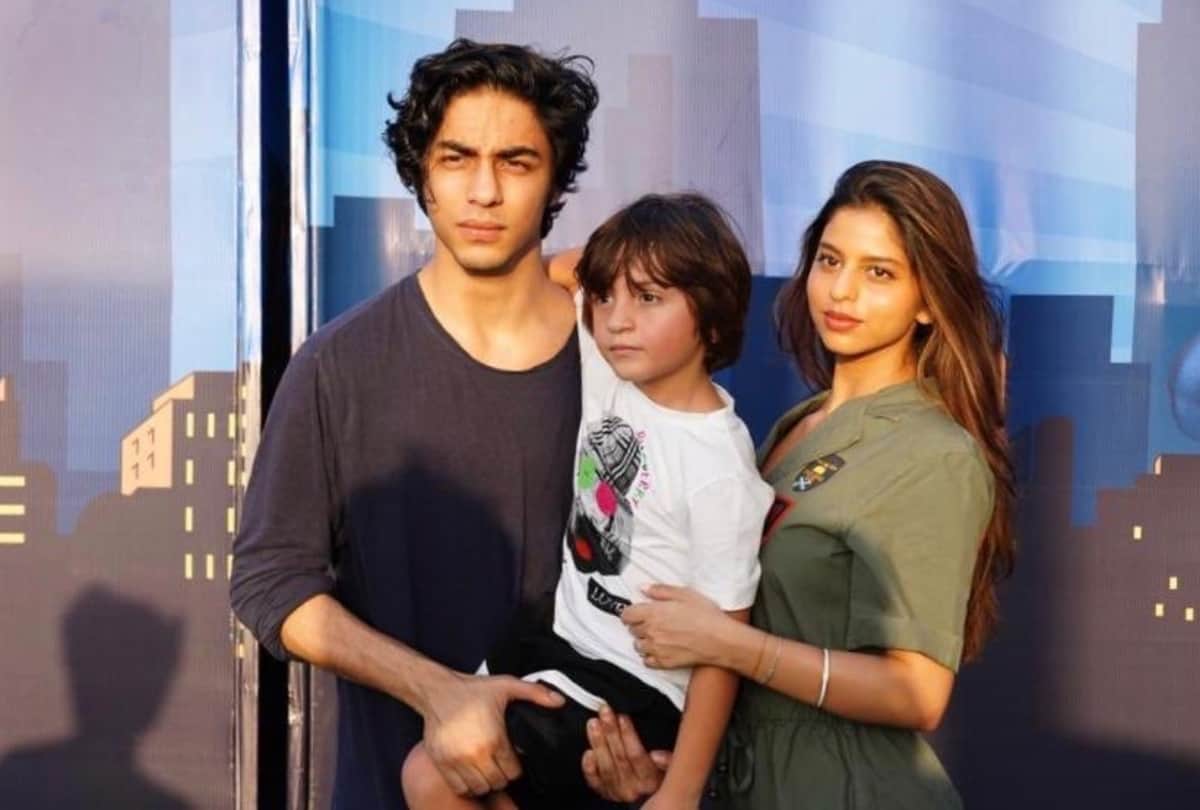 shah rukh khan shares aryan khan suhana khan and abram khan pictures