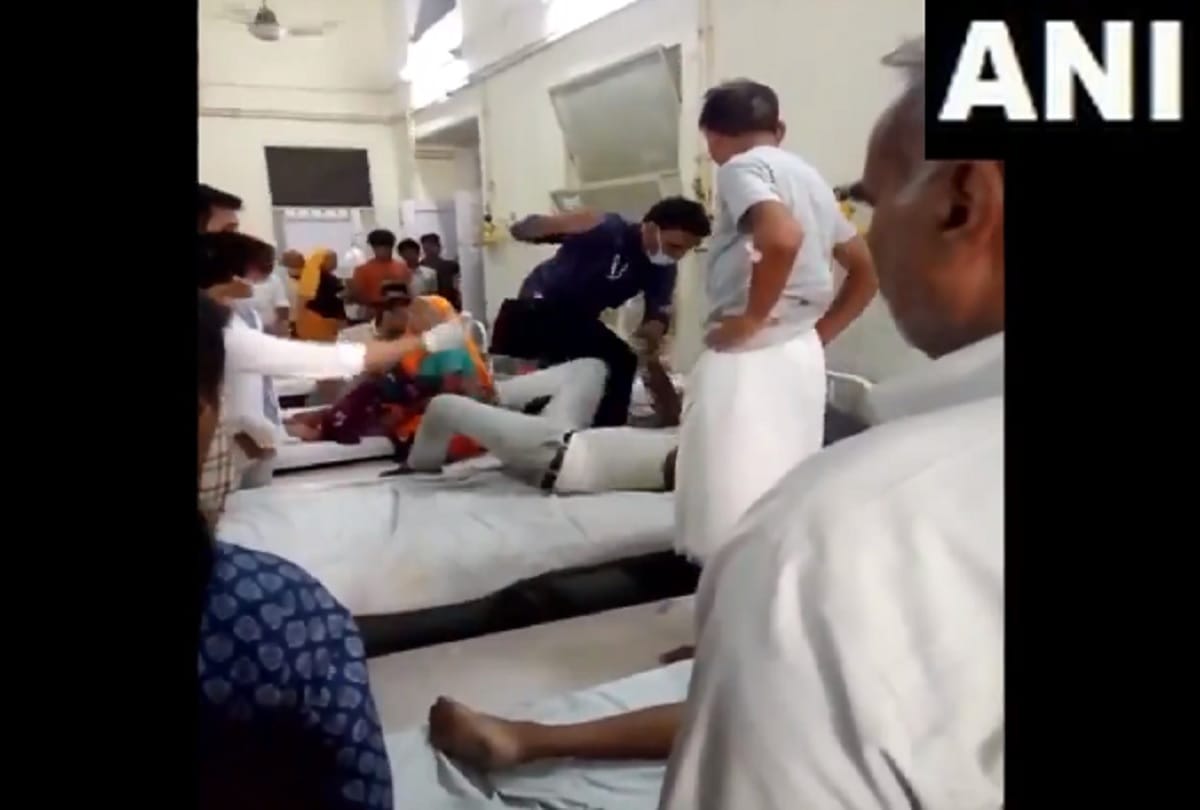 A resident doctor beat up a patient in Sawai Man Singh Medical College in Jaipur, Rajasthan