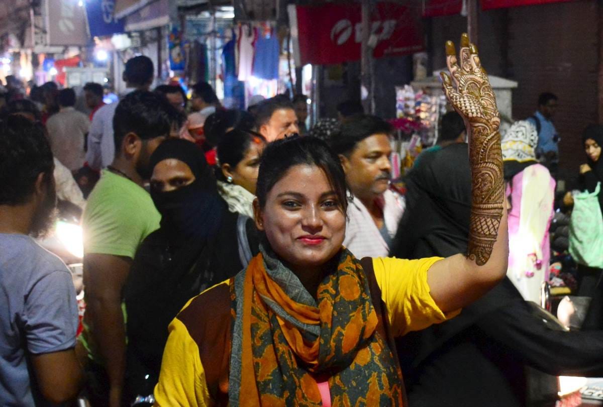 people shopping overnight on the occasion of festival eid