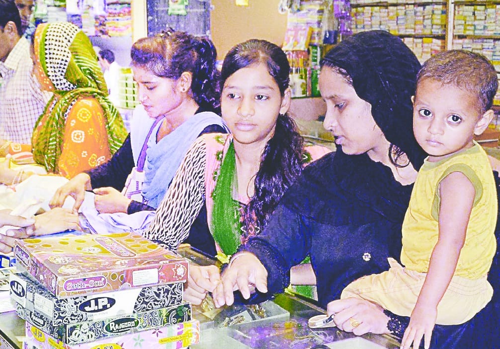 id ko lejkar jamkar hui kharidaari