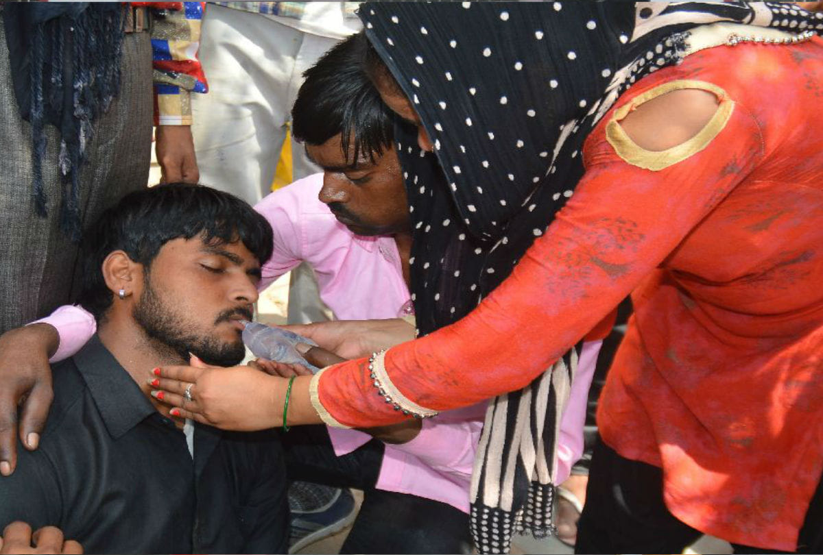 pregnant woman died in hospital family protest at sikandra agra