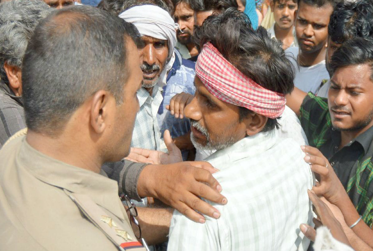 pregnant woman died in hospital family protest at sikandra agra