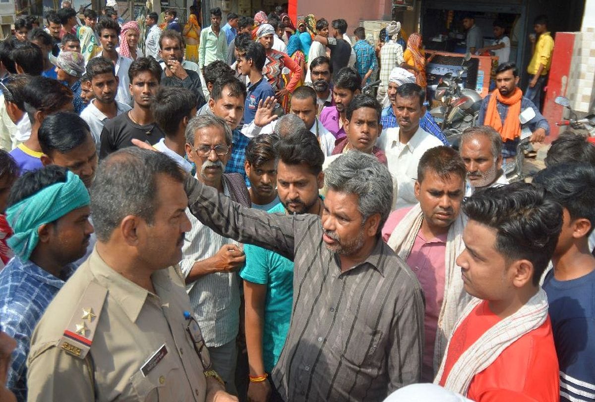 pregnant woman died in hospital family protest at sikandra agra