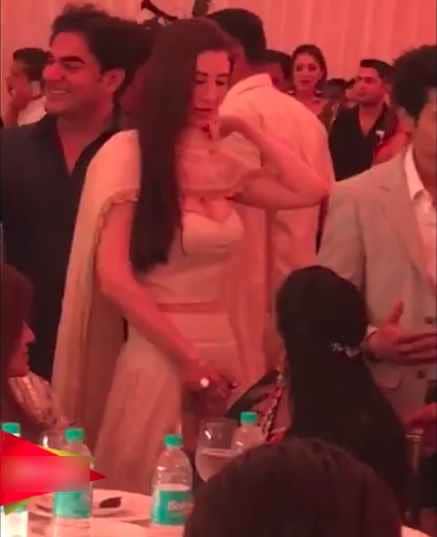 arpita khan asked to arbaaz khan girlfriend pull down your dupatta at baba siddique iftar party