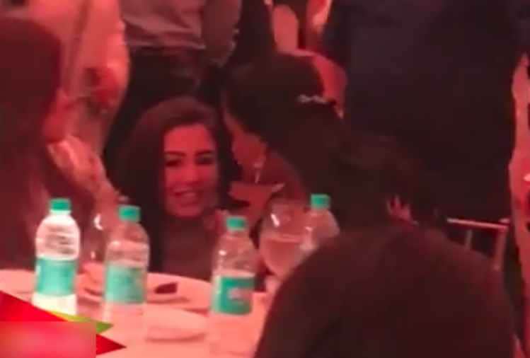 arpita khan asked to arbaaz khan girlfriend pull down your dupatta at baba siddique iftar party