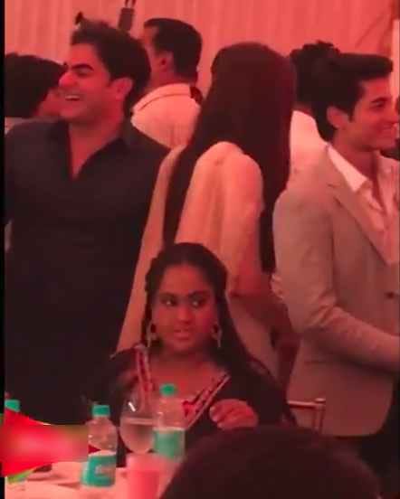 arpita khan asked to arbaaz khan girlfriend pull down your dupatta at baba siddique iftar party