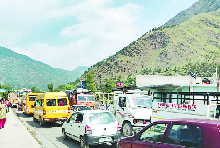 जिया में पासिंग से लग रहा घंटों जाम