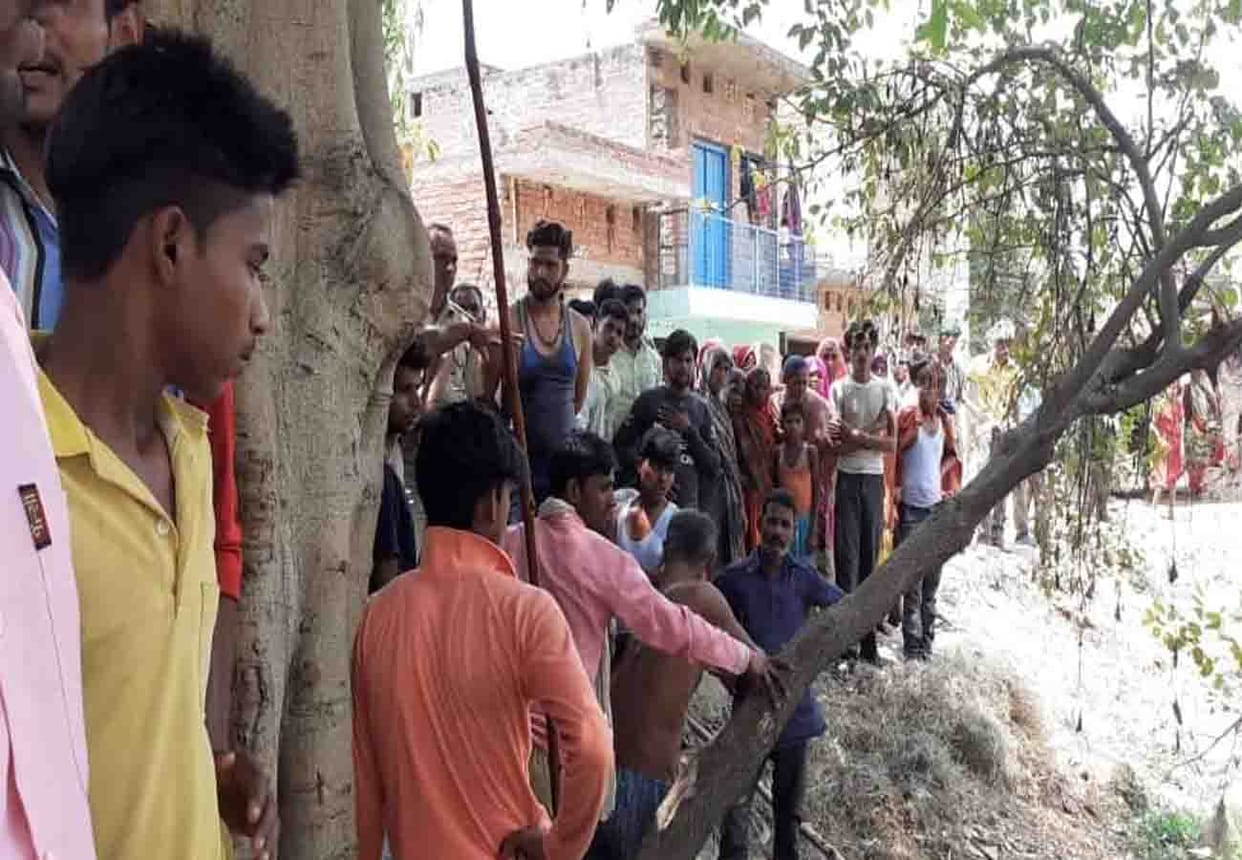 drunk man jump in pond in Farrukhabad