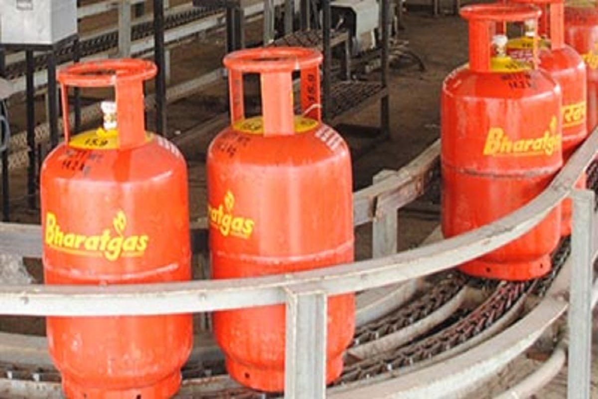 ujjwala yojana :  Center changes three free LPG gas scheme