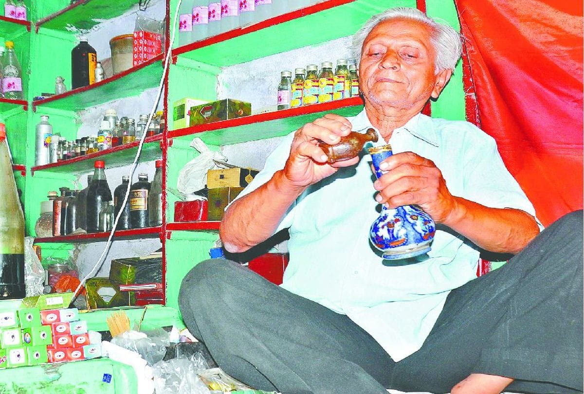 eid special more than three year old perfume shop in Agra
