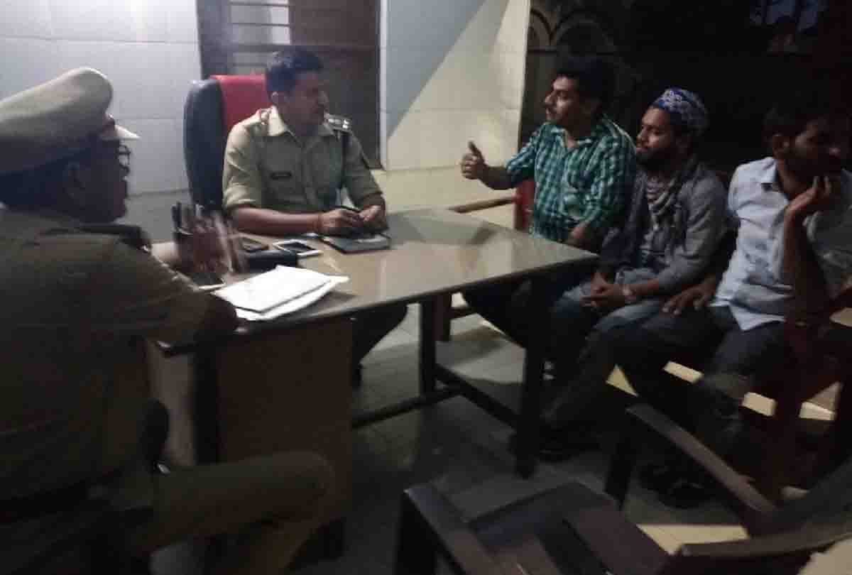 26 injured including two soldiers in stone pelting at kannauj