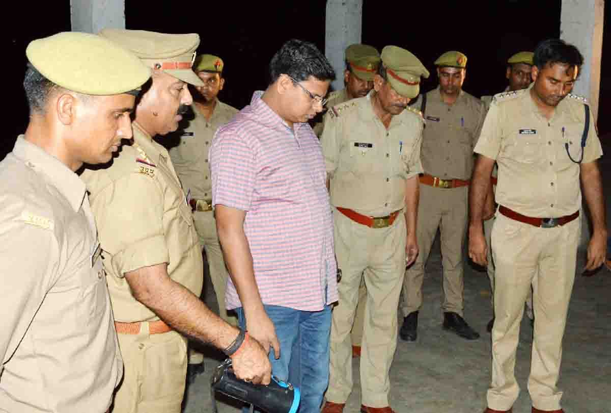 police constable dead body found in cremation ground