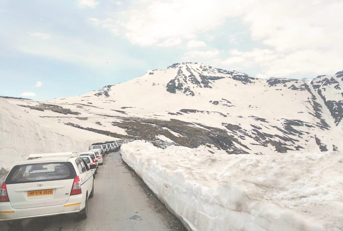 tourist flow increased in rohtang pass himachal