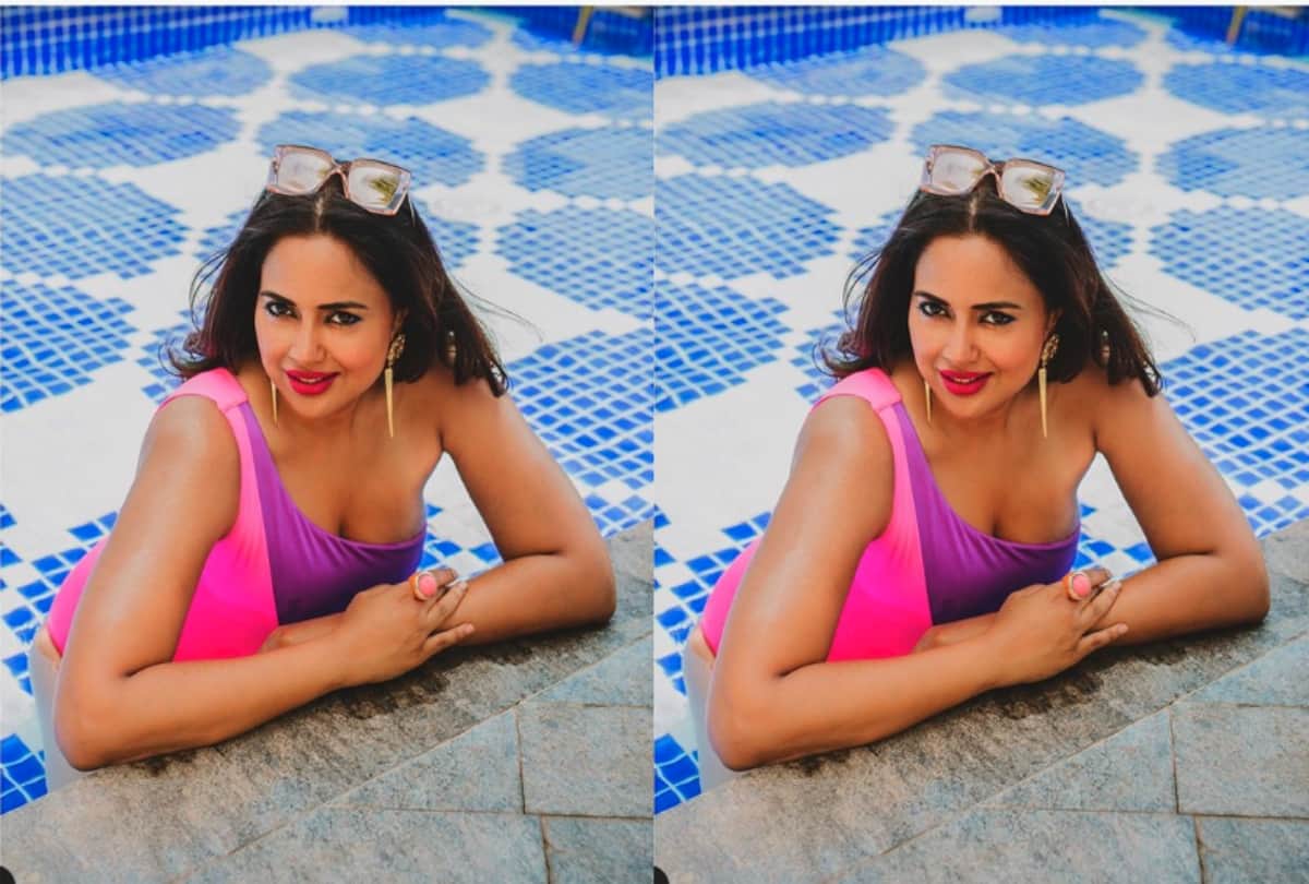 sameera reddy reply to trollers for showing baby bump