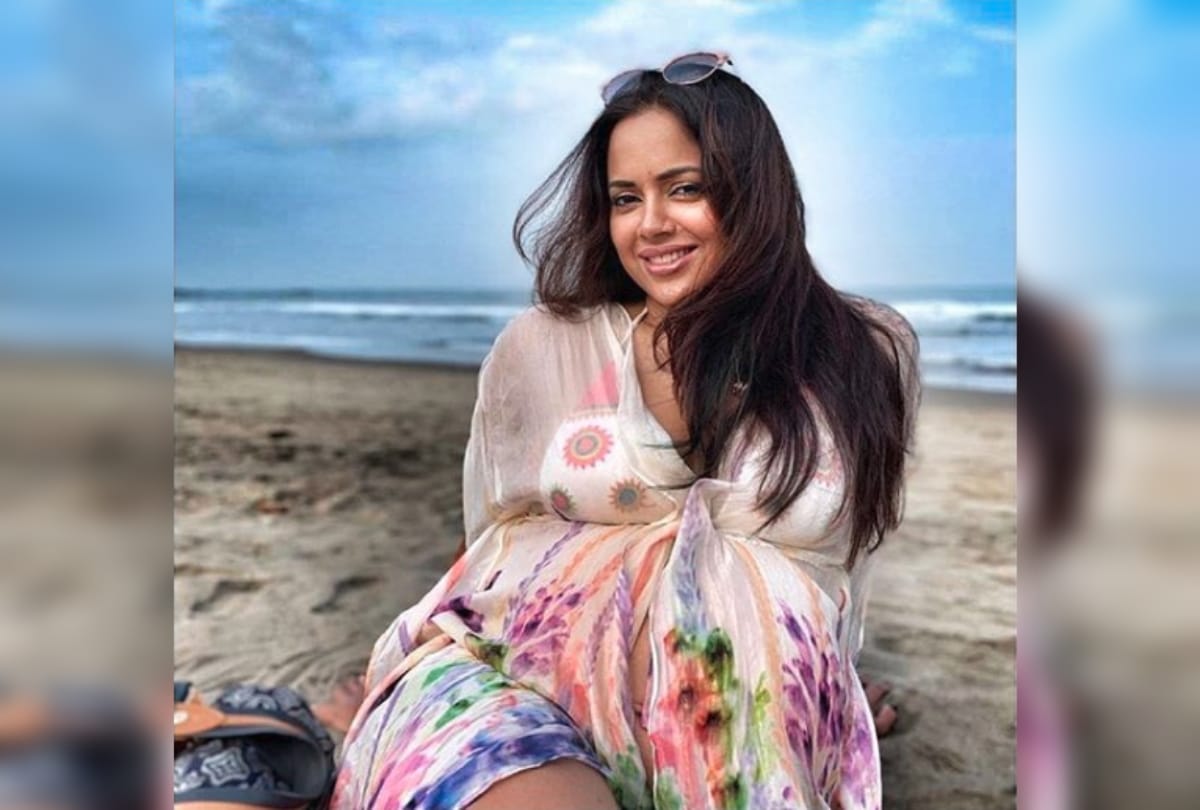 Sameera Reddy nails maternity fashion on Goa holiday