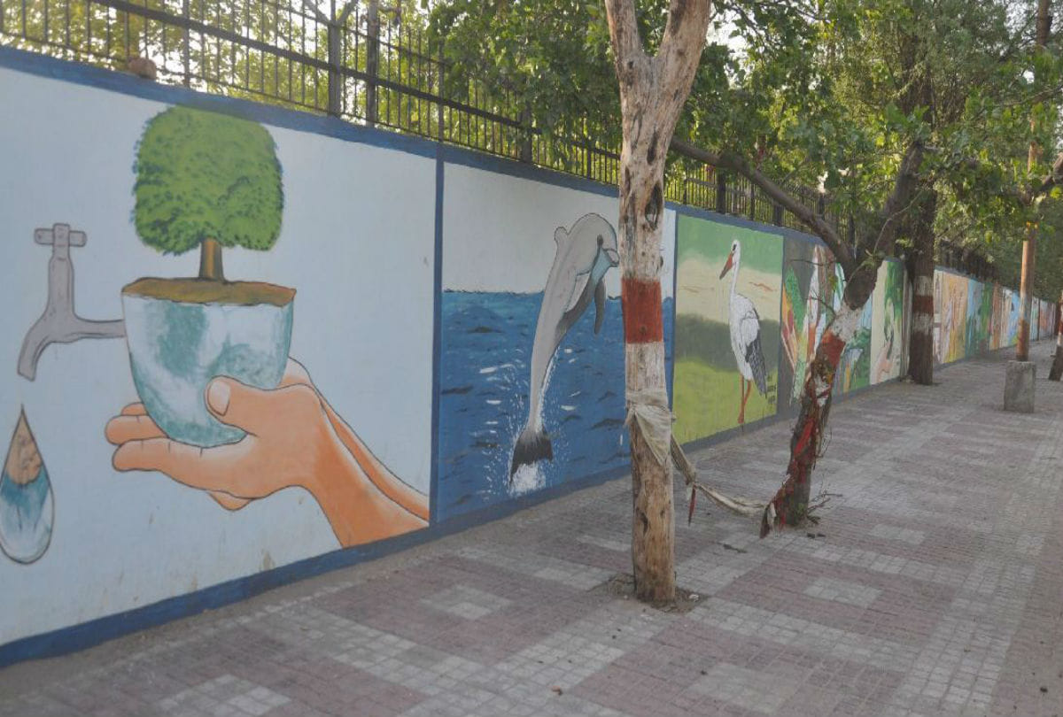 wall painting on fatehabad road in agra