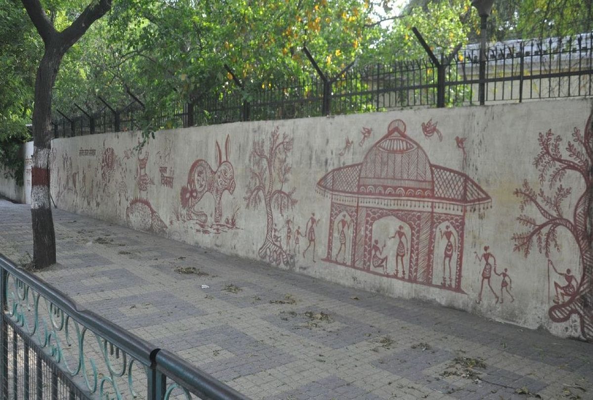 wall painting on fatehabad road in agra