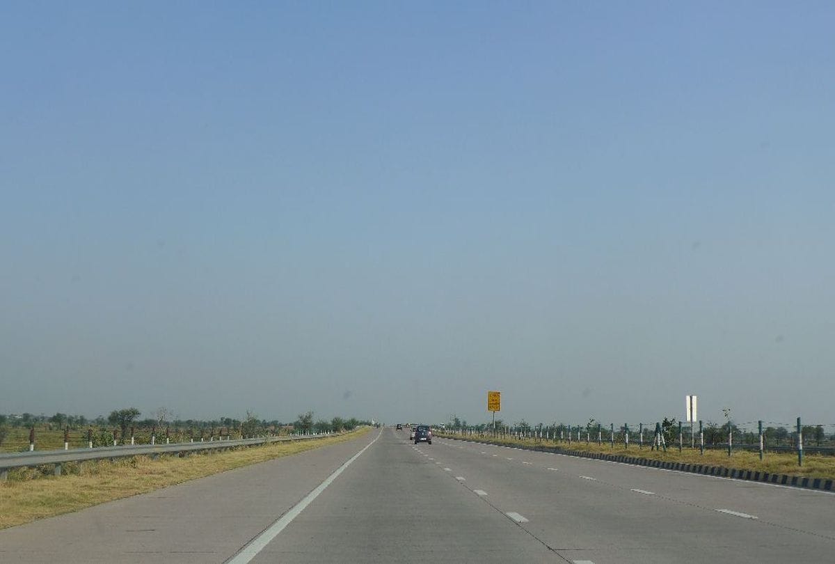 miscreants looted Mauritius woman on yamuna expressway