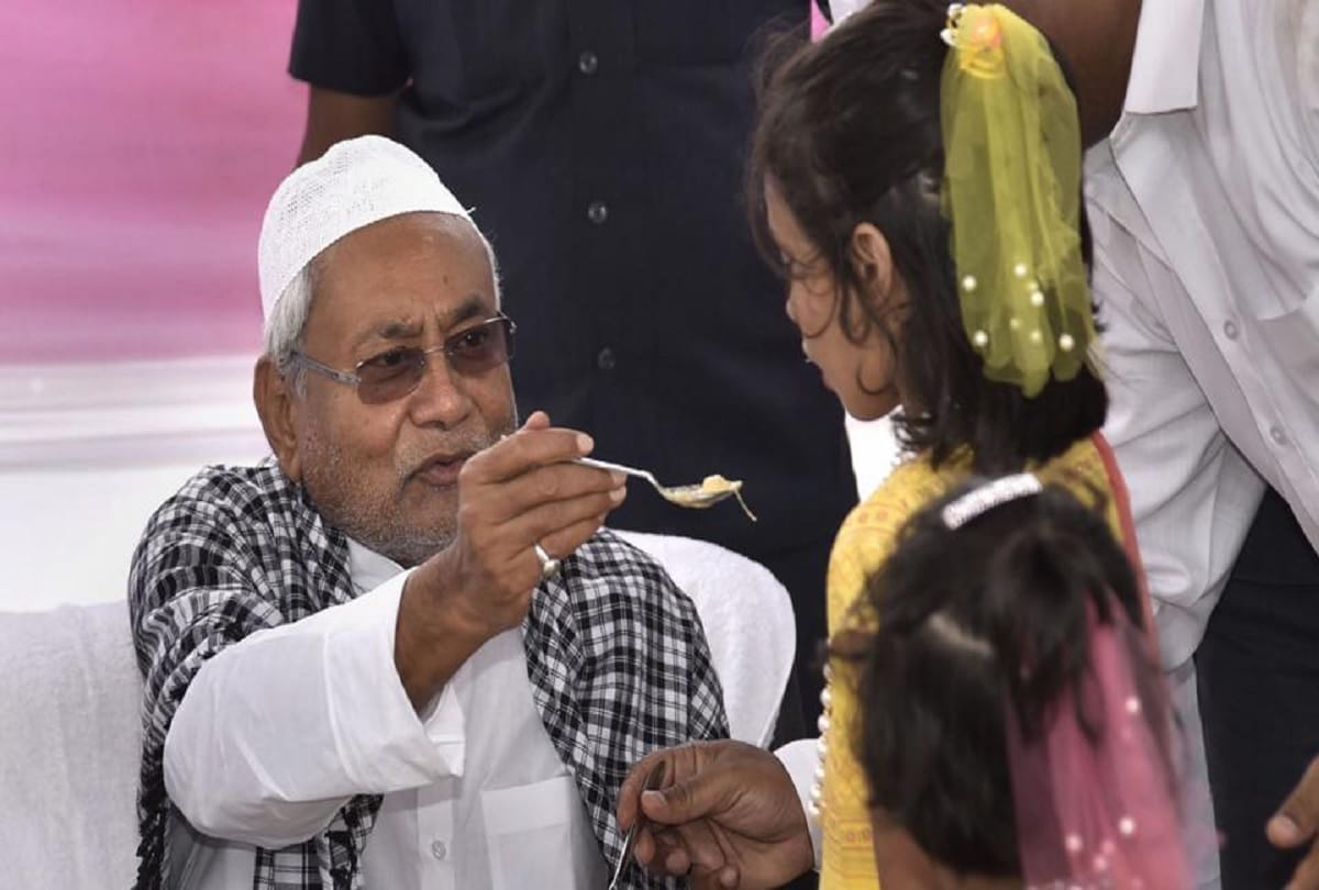 After Eid prayers, Nitish Kumar stings Giriraj Singh for Iftar comment