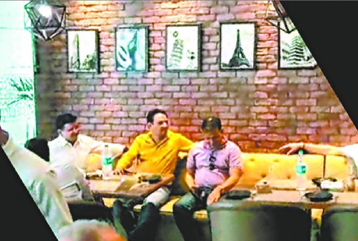 lucknow police make accused couple picnic, takes restaurant and beauty parlor
