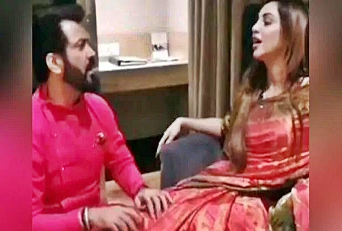 Arshi Khan and Manu Punjabi had Fun, Video is Viral