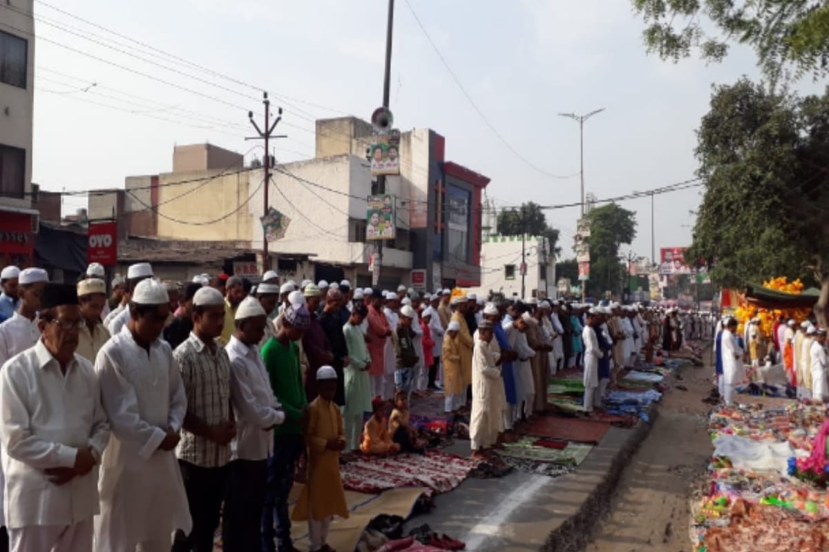 eid 2019: People wishes each other in Western UP