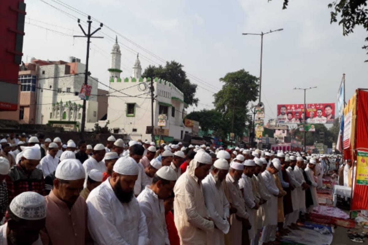 eid 2019: People wishes each other in Western UP