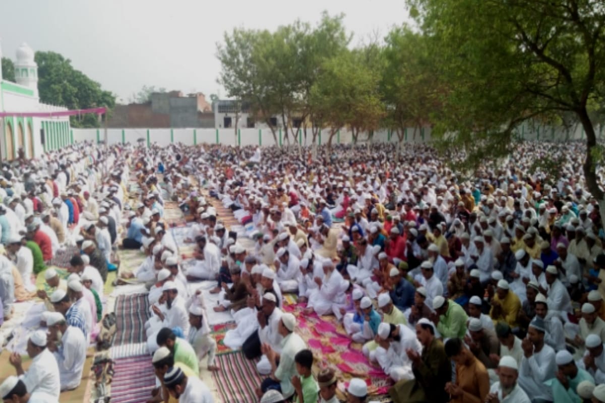 eid 2019: People wishes each other in Western UP