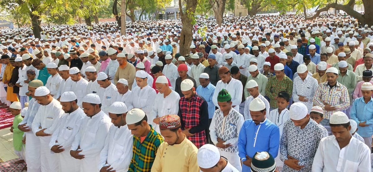 eid celebrate eid mubarak in purvanchal varanasi masjid