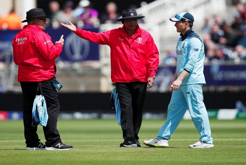 When umpires stopped Pakistan, England players from roughing up the ball