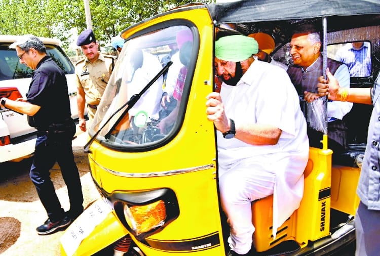 Punjab CM Captain Amarinder singh auto ride in Ropar on environment day 2019