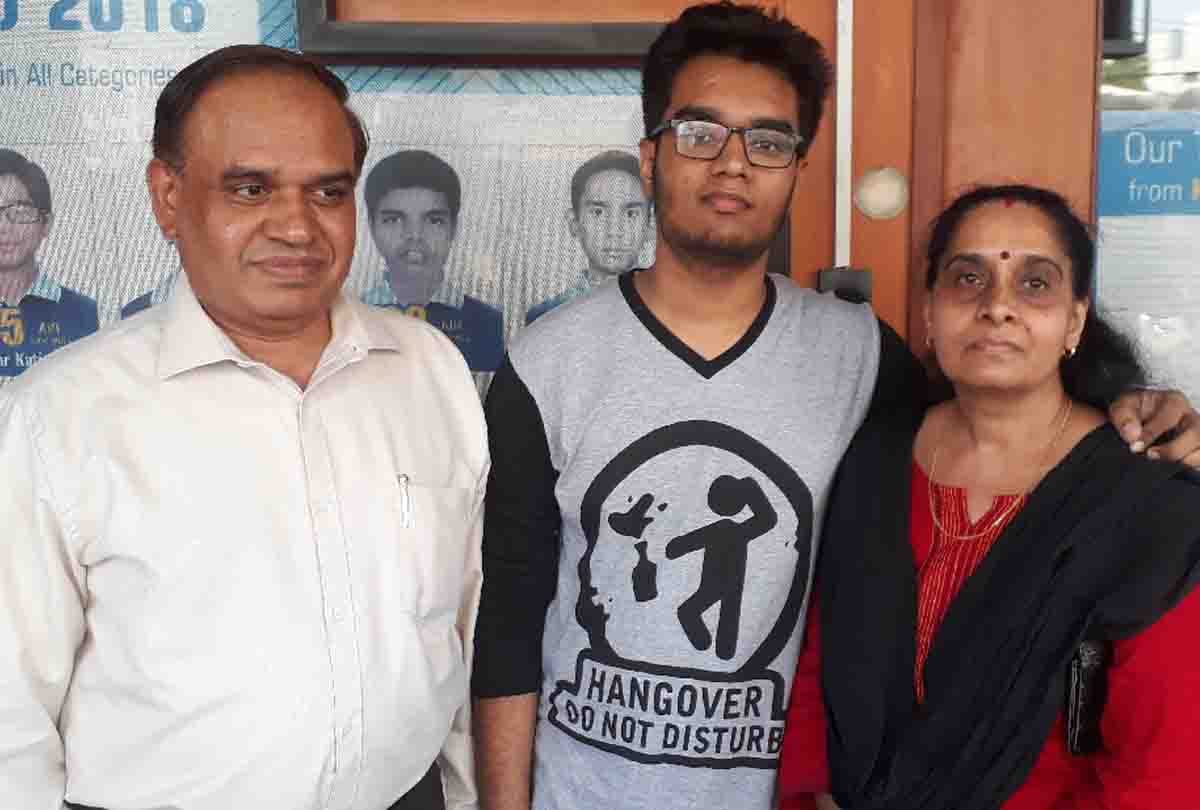 after neet 2019 result  yashvardhan is 4th doctor in family