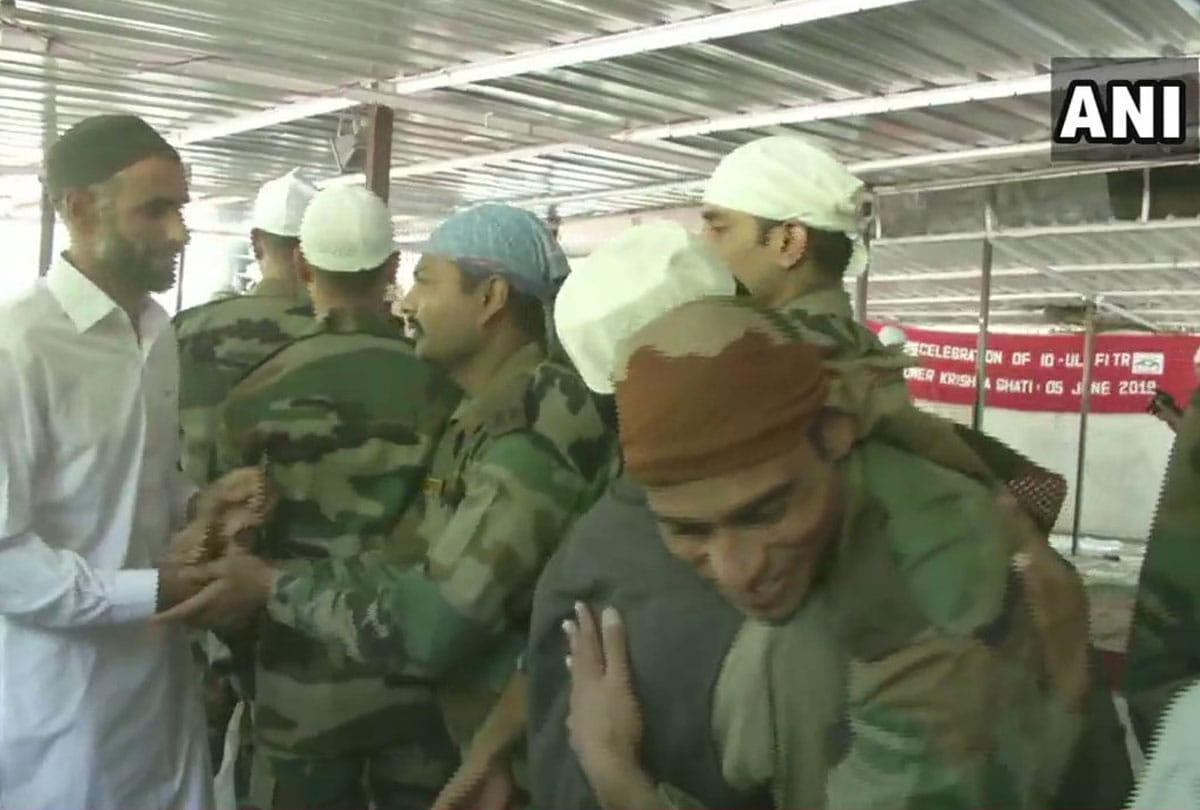 exchange of sweets with pakistan on border, jawans made their eid with local people in jammu kashmir