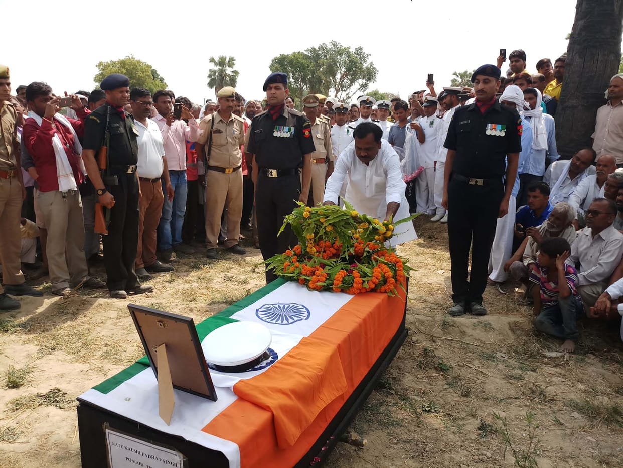 नौसैनिक का राजकीय सम्मान के साथ किया गया अंतिम संस्कार
