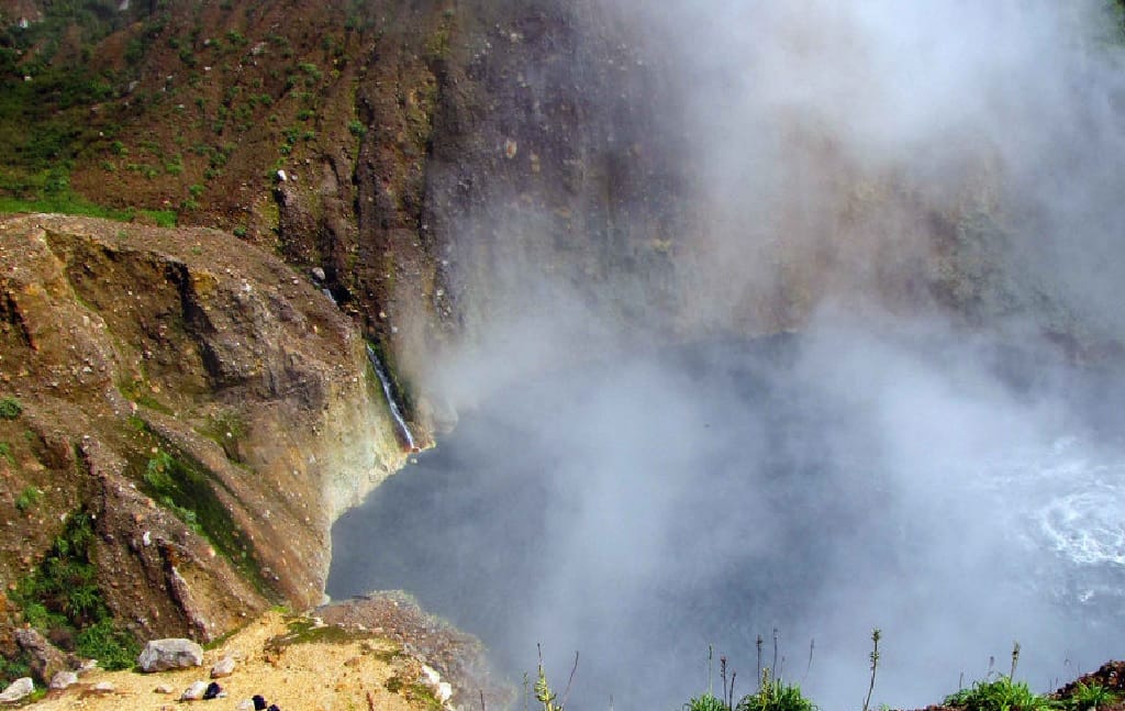 5 most dangerous lake in the world explosive lake rupkund lake
