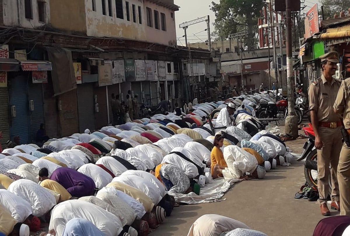 eid ul fitr namaz in taj mahal fatehpur sikri people says mubarak