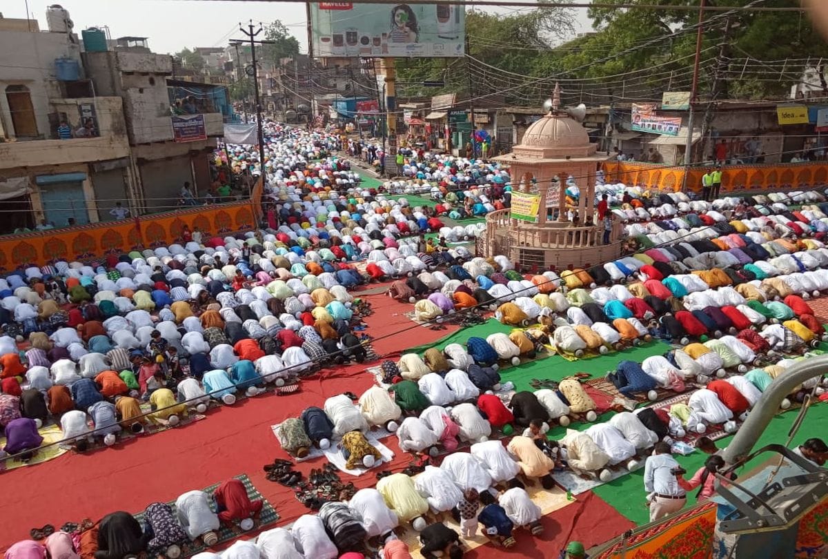eid ul fitr namaz in taj mahal fatehpur sikri people says mubarak