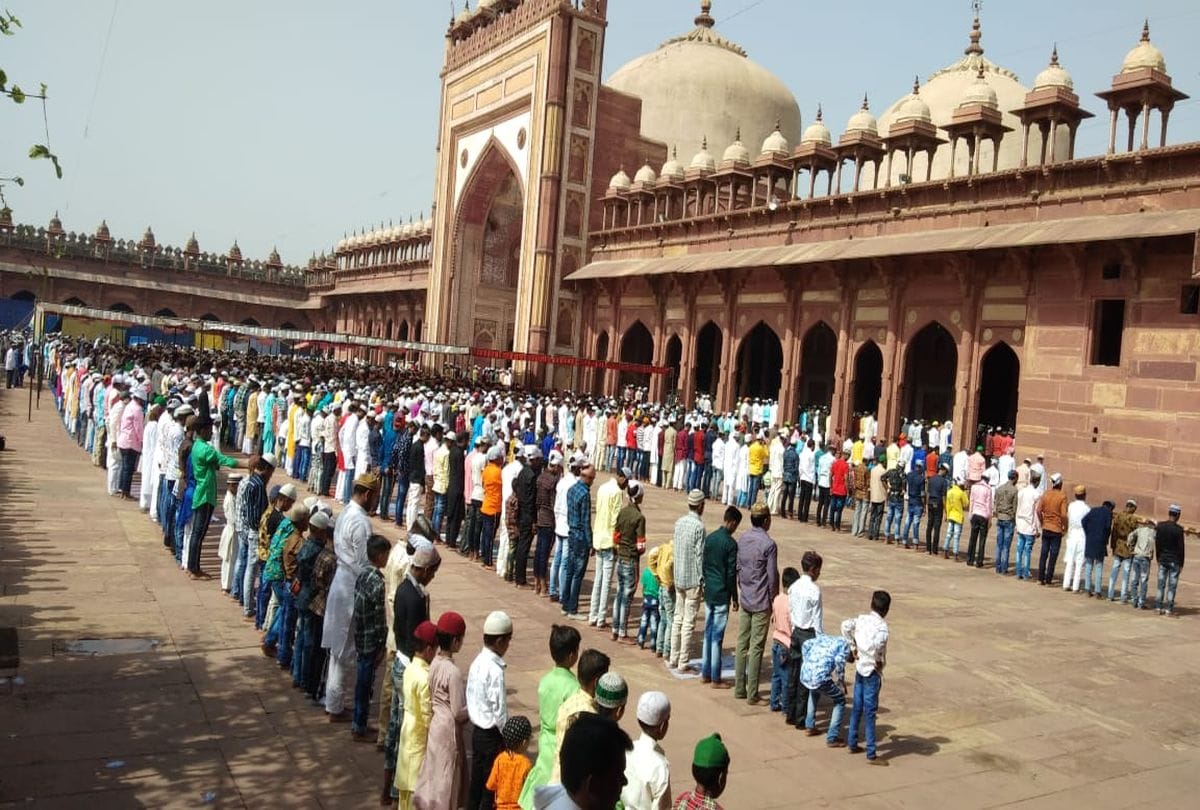 eid ul fitr namaz in taj mahal fatehpur sikri people says mubarak