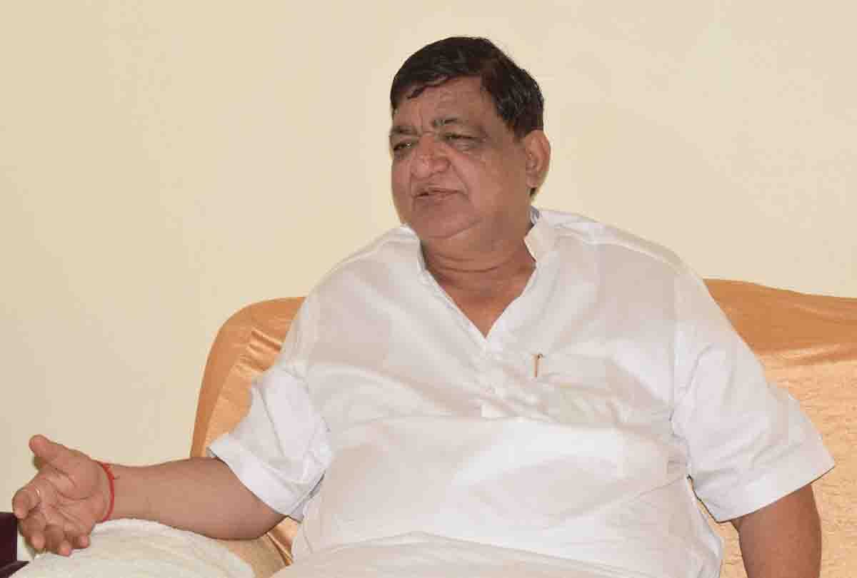 naresh agarwal told sp leader azam khan Mentally ill