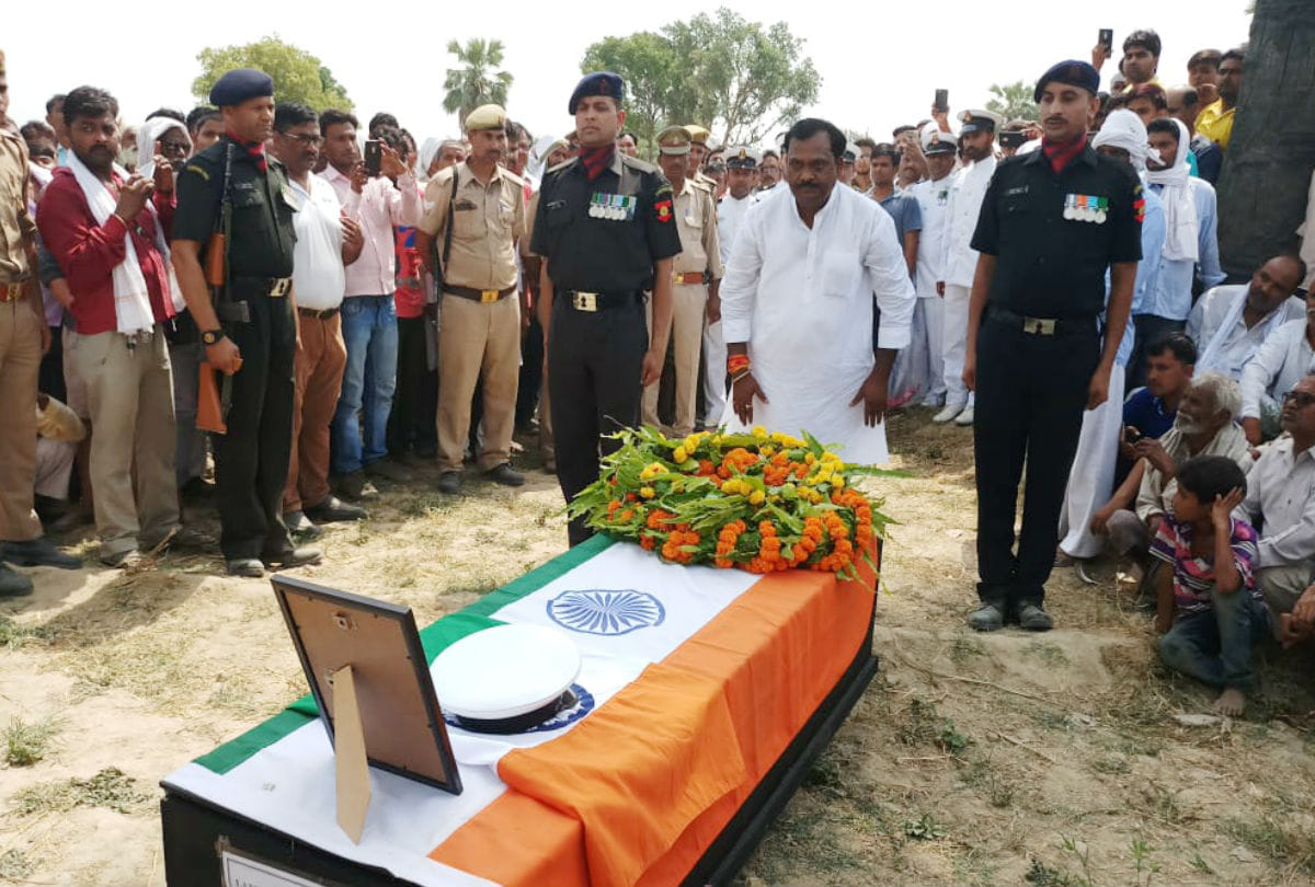 Navy Employee Killed By His Wife In Goa funeral with honor