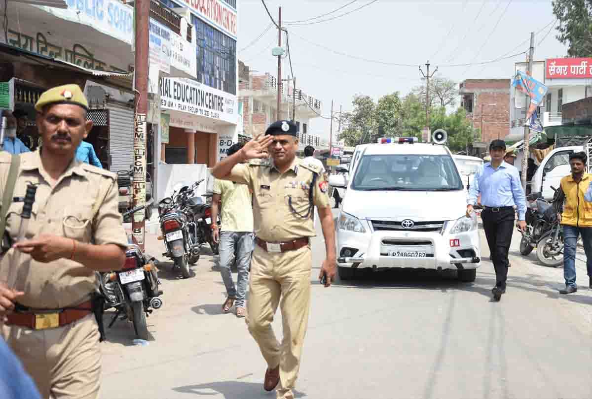 one man dies by police jeep in up after that stone plating on police