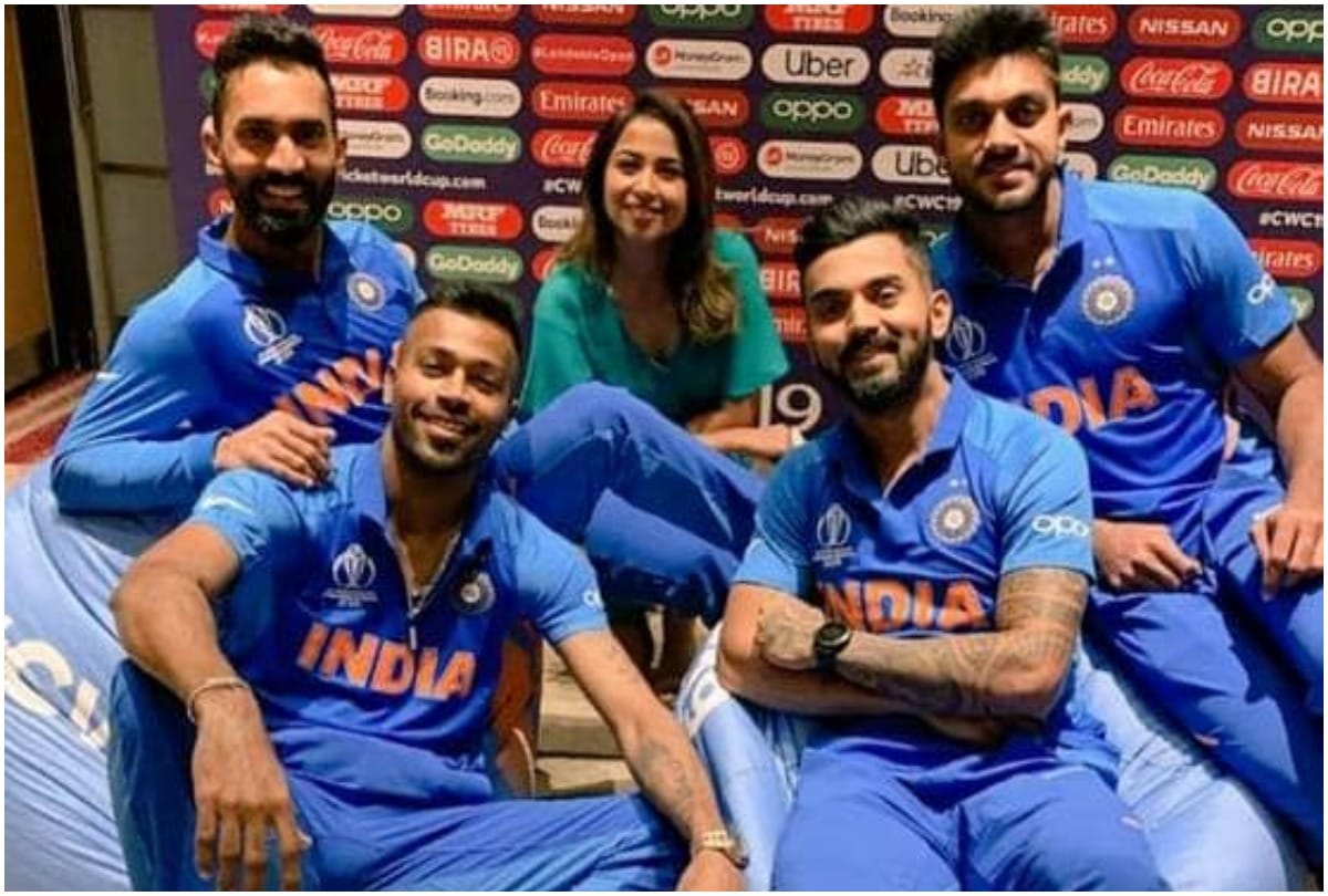 World Cup 2019: ICC mystery girl with Virat Kohli Shikhar-Dhawan and all Indian cricketers