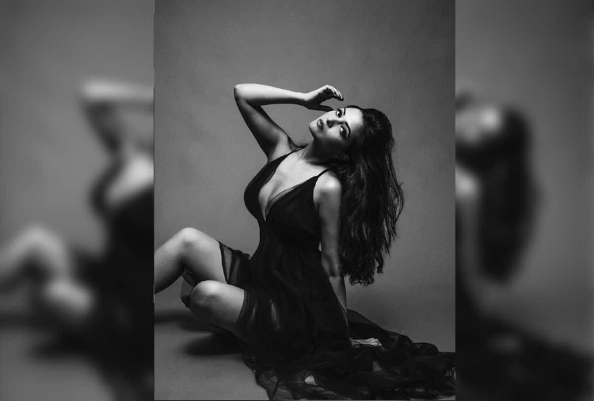 Riya Sen sizzle on instagram with her mesmerising pictures