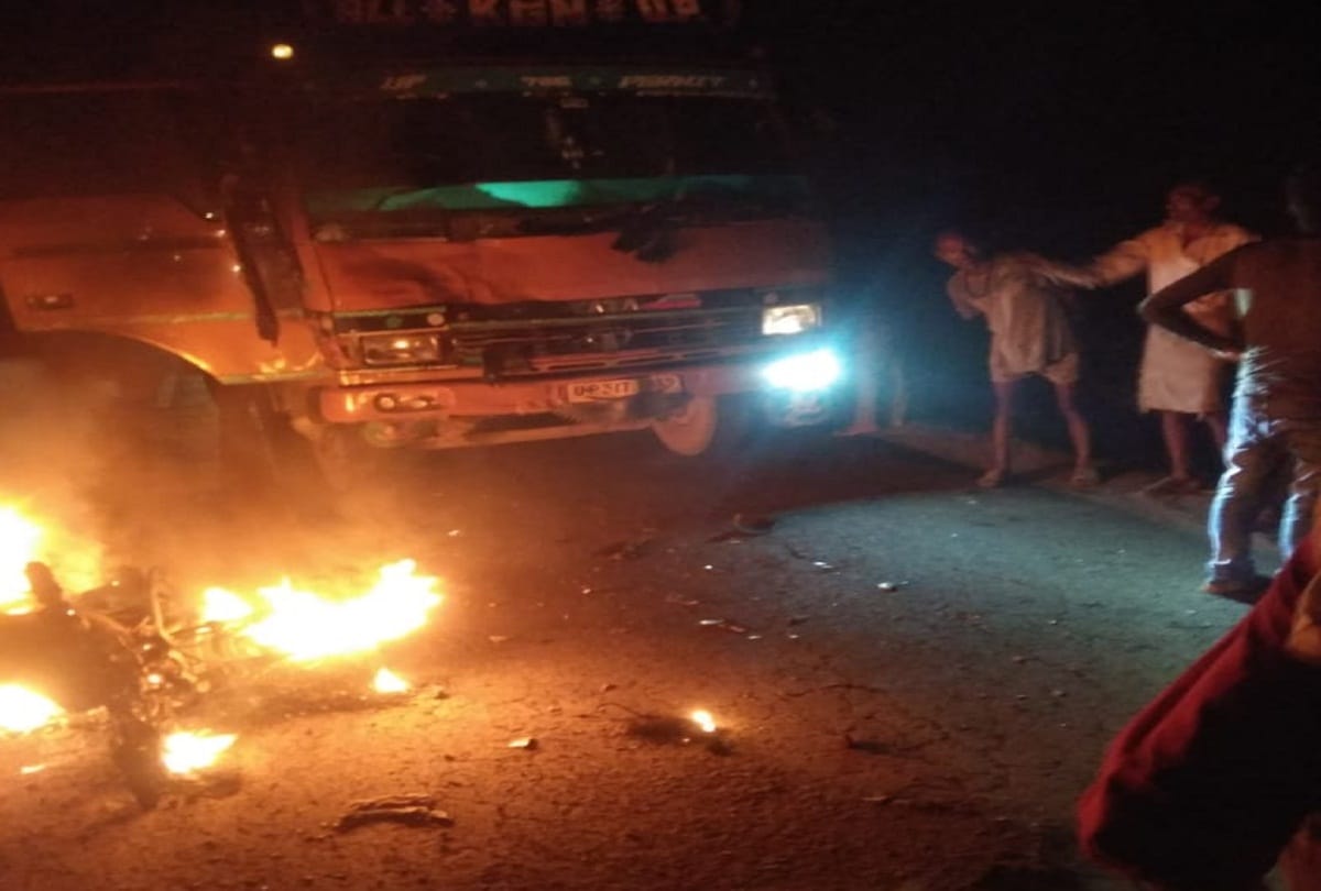 matador and bike collision in lakhimpur kheri two people dead