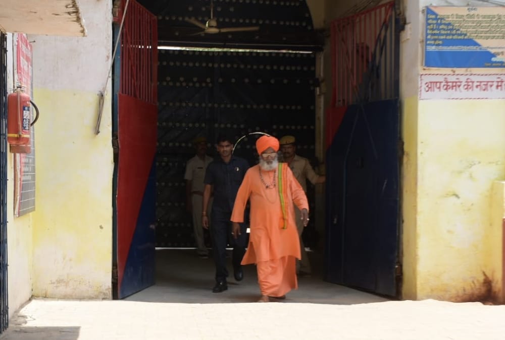 sakshi maharaj meets kuldeep singh sengar in sitapur jail.