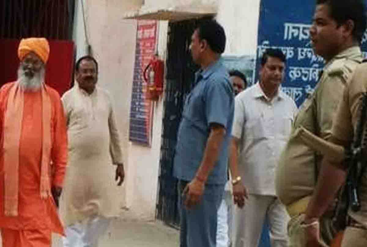 Sakshi Maharaj meets accused Kuldeep Singh Sengar in Sitapur jail