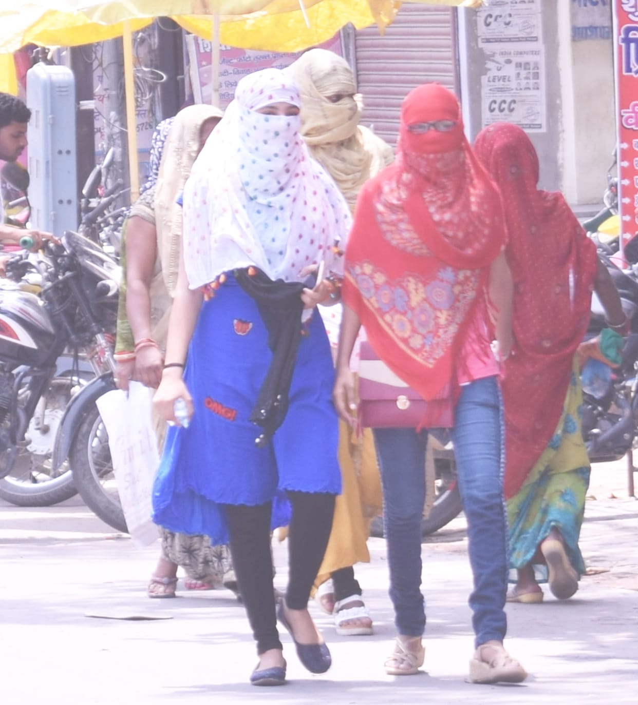 सूरज ने दिखाए तेवर, पारा फिर 44 डिग्री