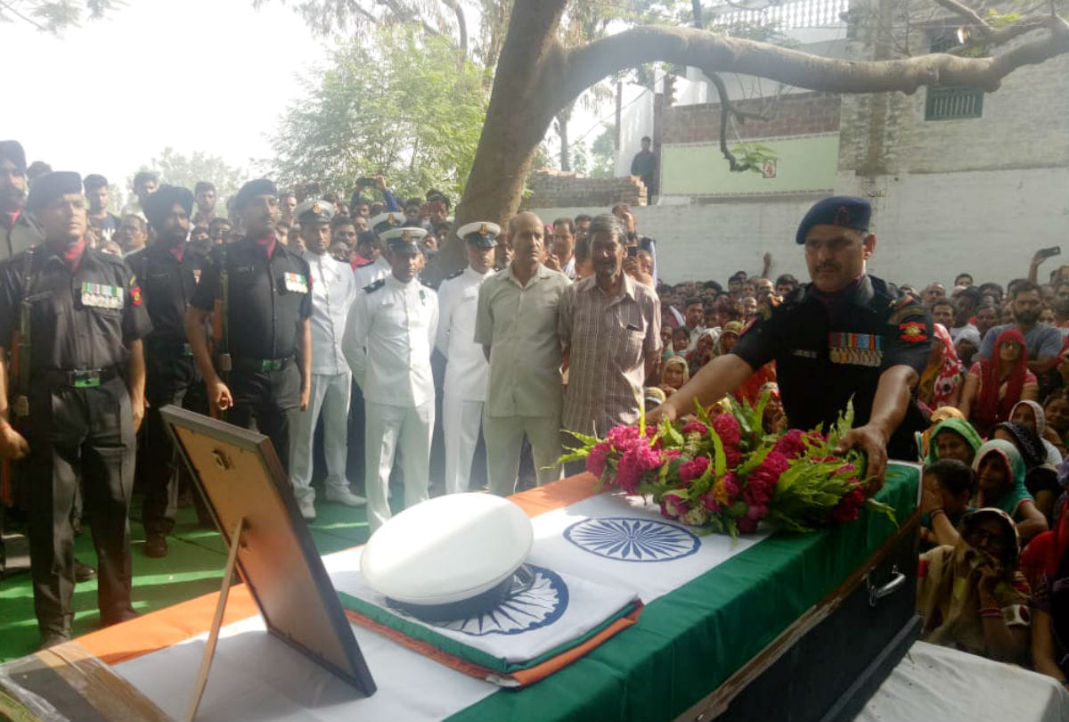 Navy Employee Killed By His Wife In Goa funeral with honor